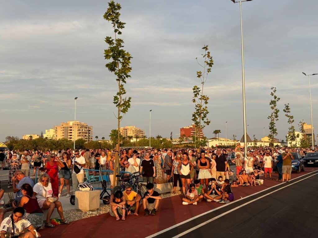 Más de 4.000 personas siguen el eclipse desde el punto de observación oficial de Peñíscola