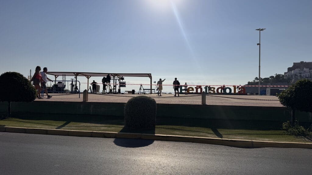«El verano no se mueve» de Telecinco emite hoy en directo desde el Paseo Marítimo de Peñíscola