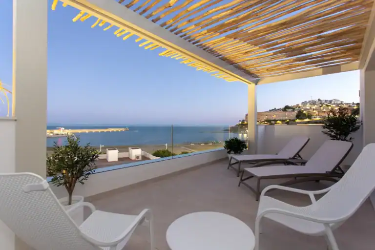 Terraza Hostal Xulos Rooms & Suites de Peñíscola