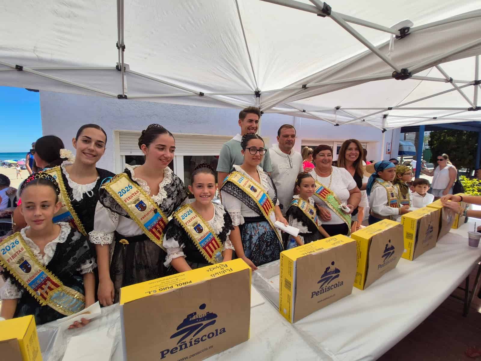 Peñíscola agasaja a sus turistas con pastissets y moscatel en sus Fiestas Patronales